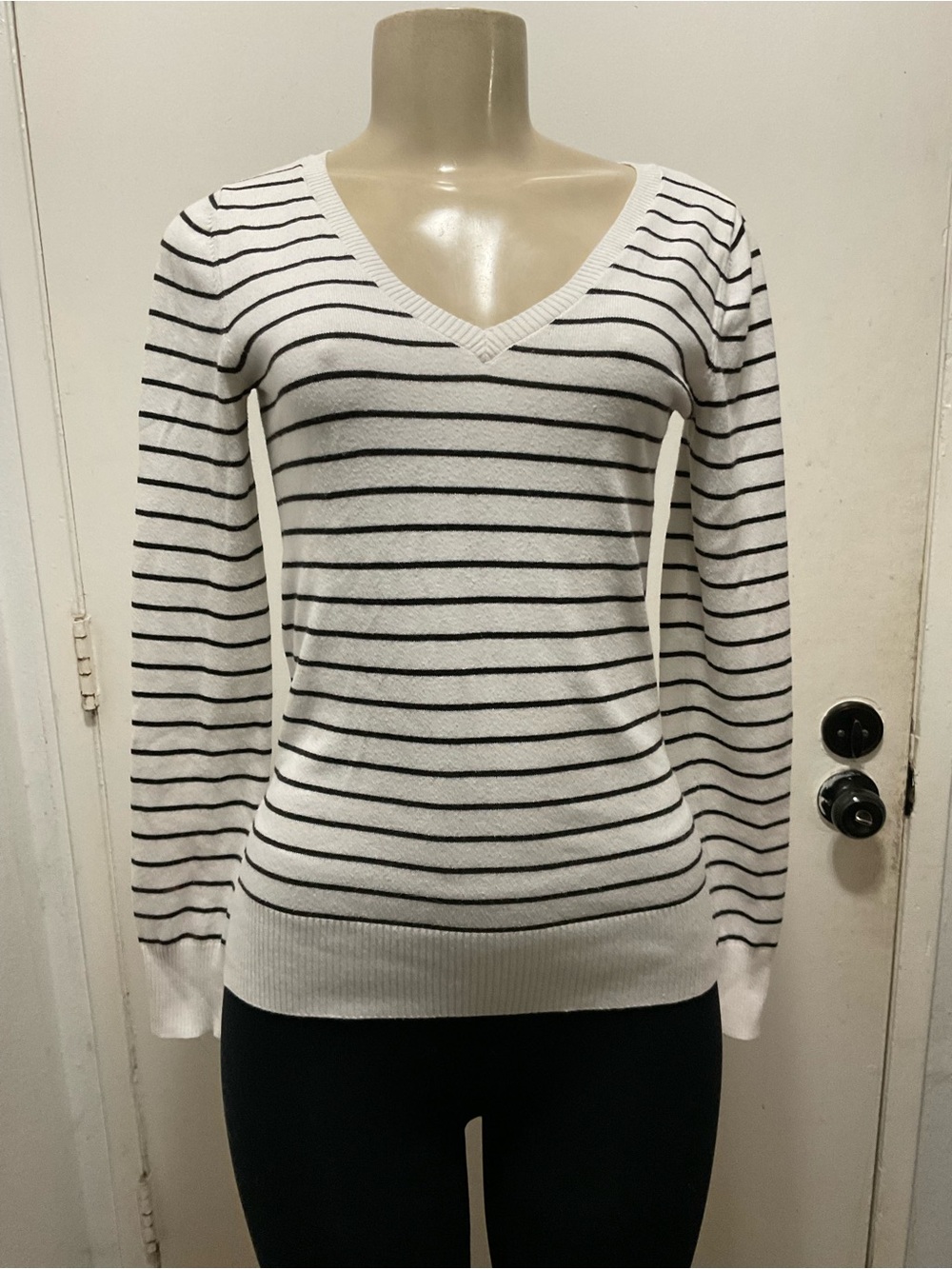 Abound women 2000s White and Black Stripe V-Neck long sleeve top size M